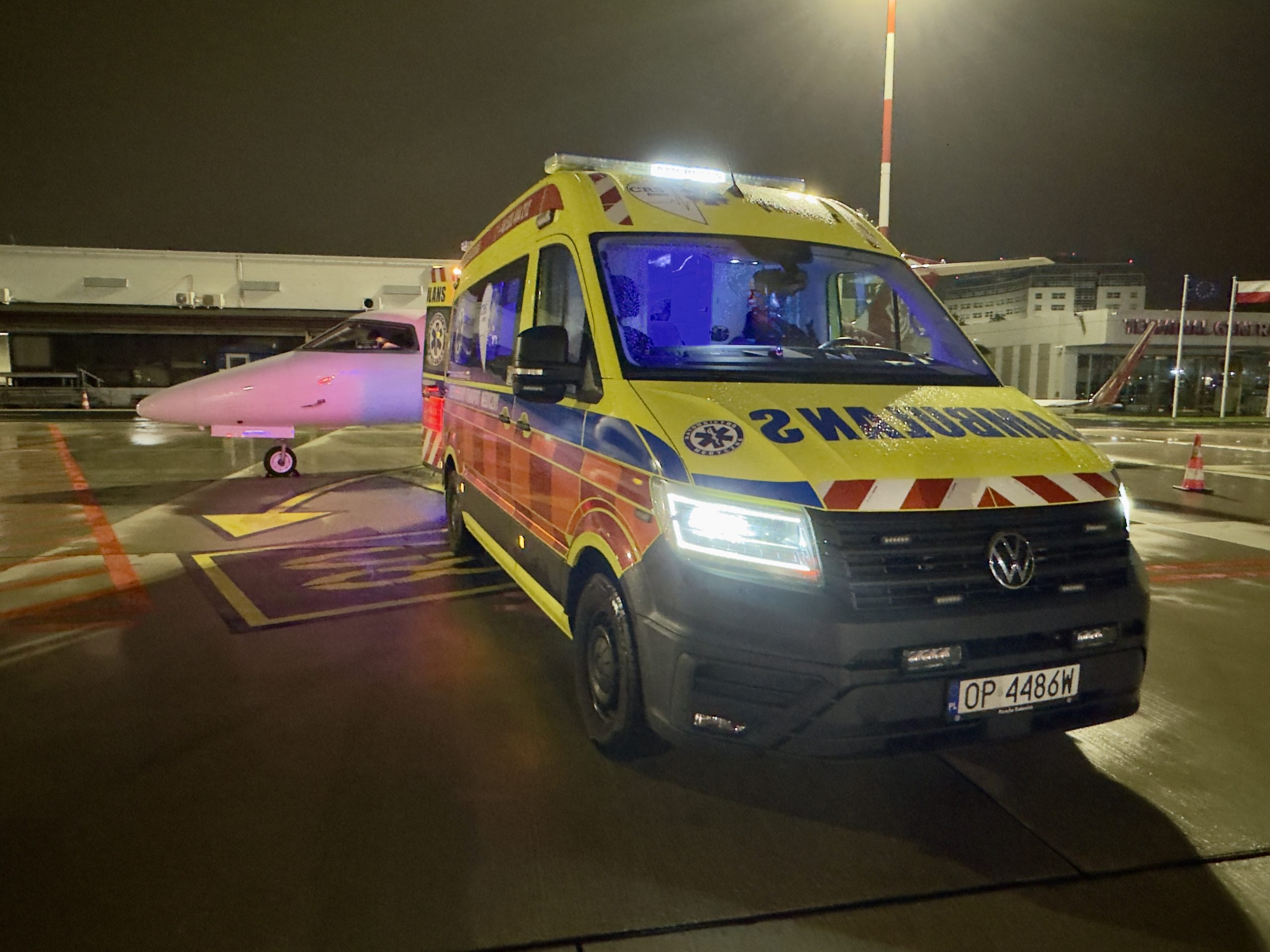 Transport pacjenta po NSTEMI z lotniska Chopina do WIM | Ratownictwo ANKAR