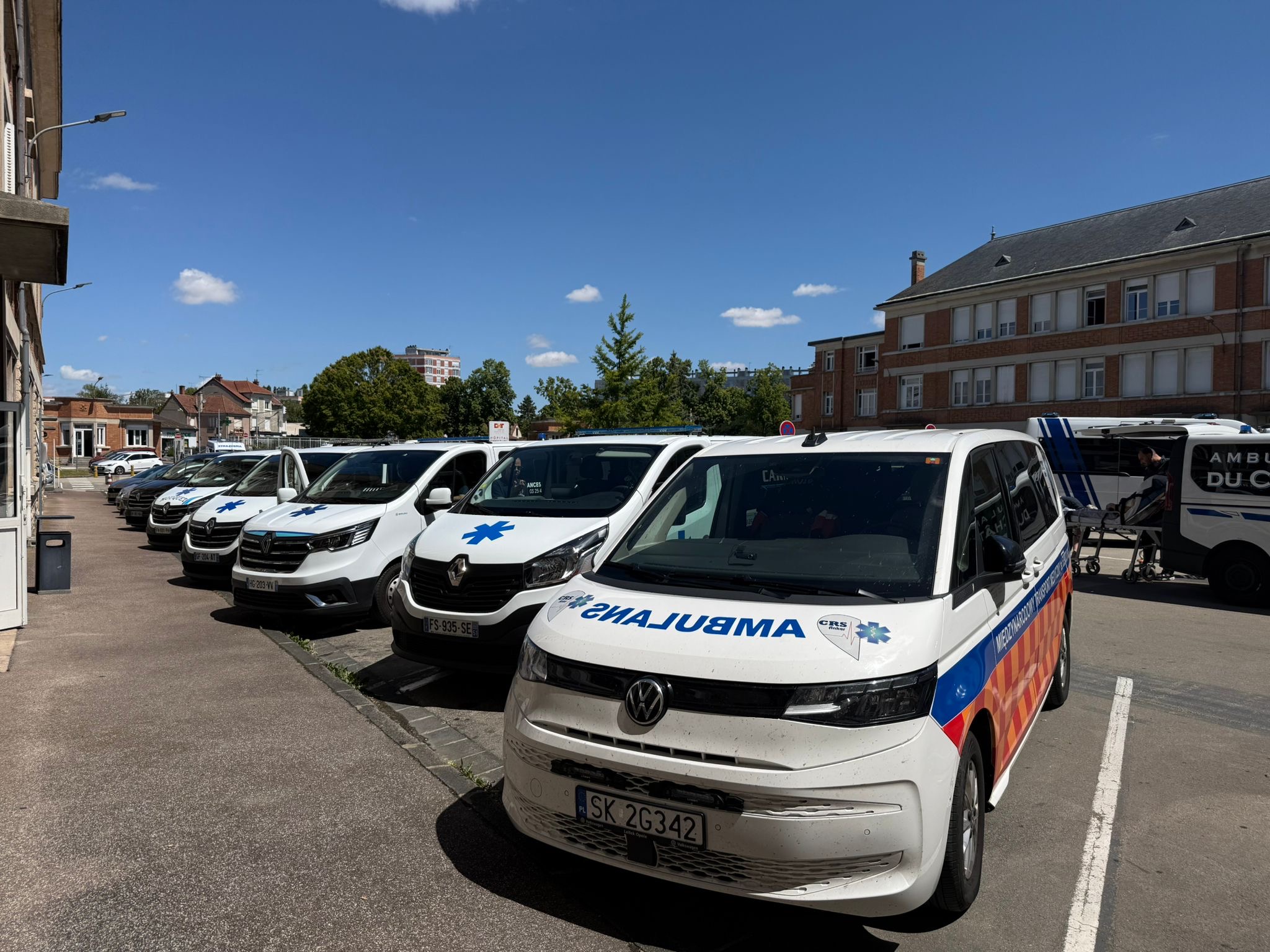 14-godzinny transport leżący pacjentki po skutecznej resuscytacji, defibrylacji i rehabilitacji kardiologicznej z Francji do Polski. Własna flota, własny zespół. Tel. +48 539 333 606.